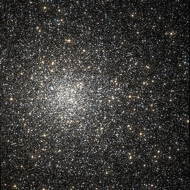 File:375px-Messier 62 Hubble WikiSky.jpg